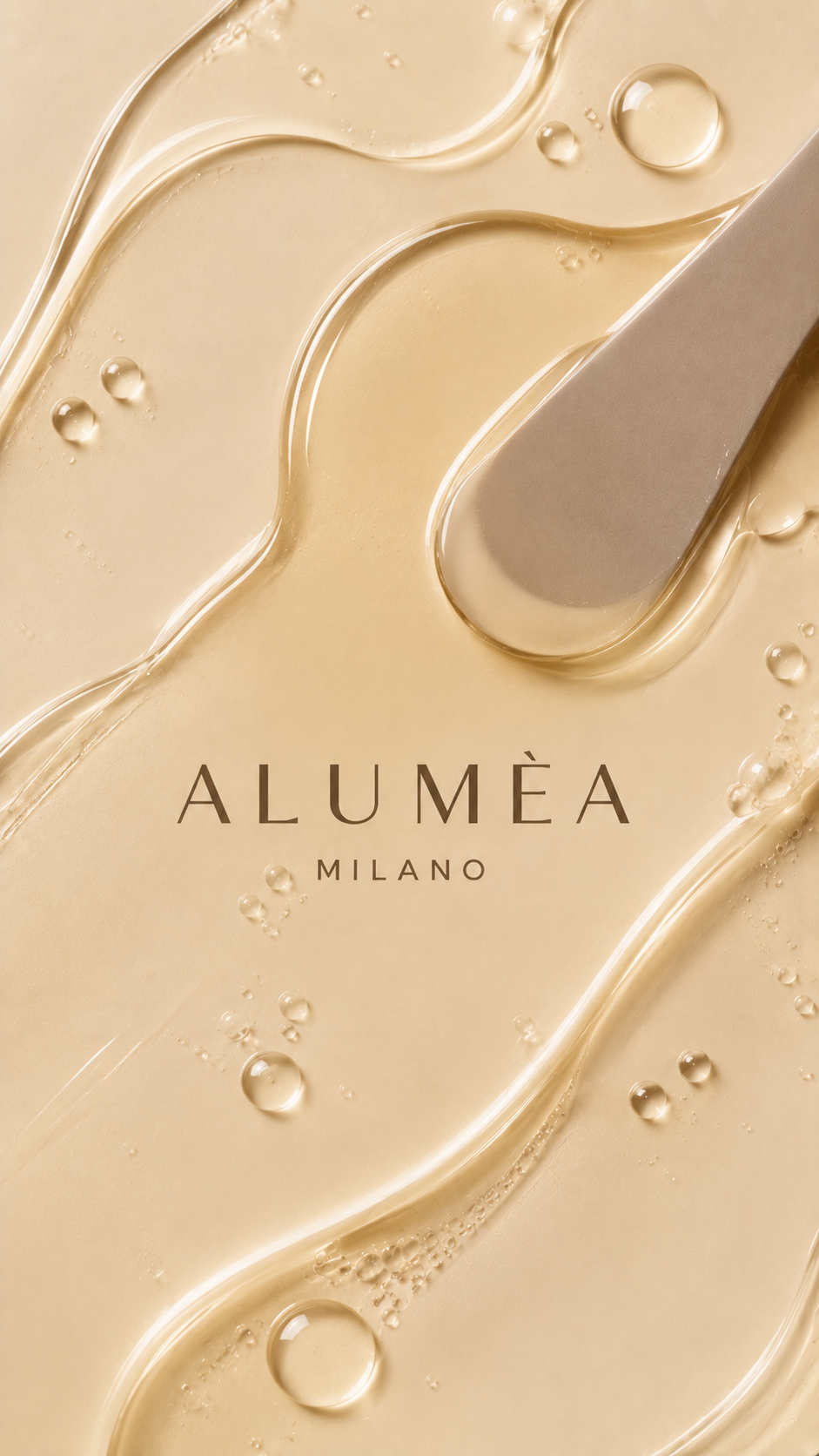 Aluméa Milano – texture olio dorato con gocce, brand shot